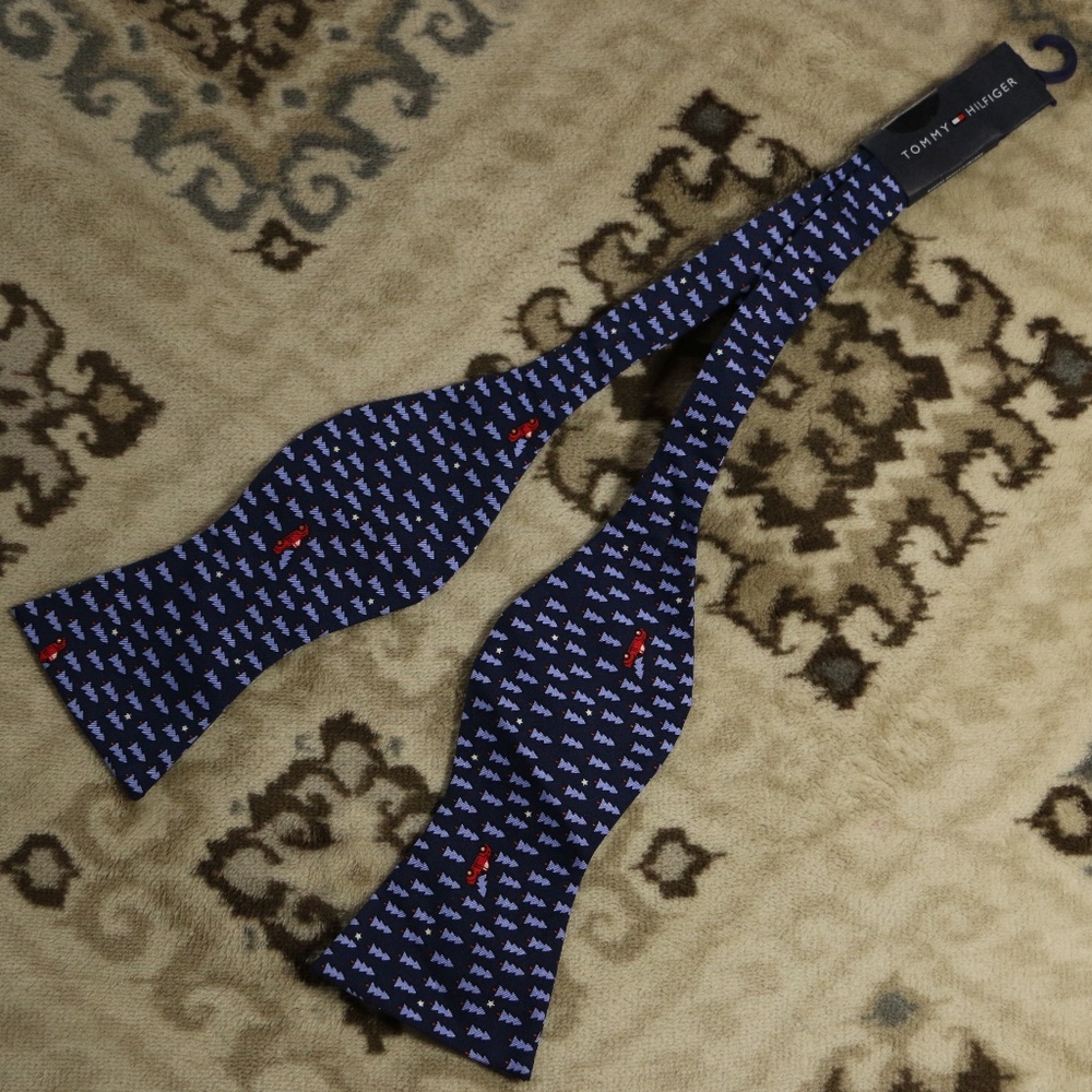 Tommy Hilfiger TBT Christmas Holiday Bow T… - Picture 2 of 6